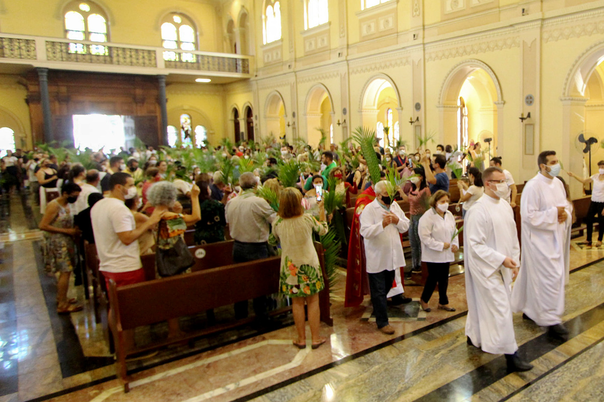 Ap S Anos Com Restri Es Fi Is Voltam S Par Quias Da Diocese De